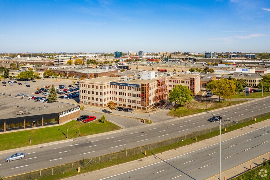 More Photos Of 7405 Rte Transcanadienne, Montréal Office For Lease