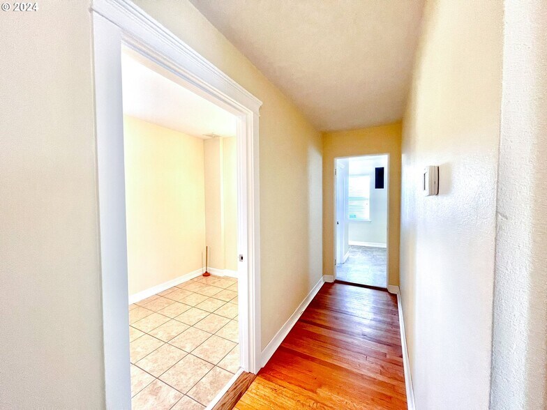 More Photos Of 905 Broadway St, Longview Specialty For Sale