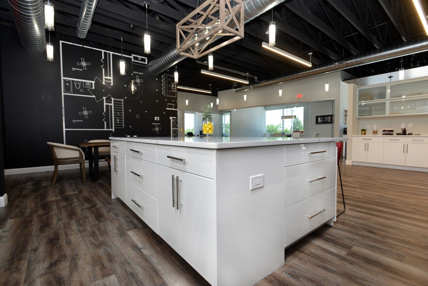 More Photos Of 1706 Smizer Station Rd, Saint Louis Office For Sale