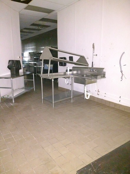 More Photos Of 2055 S Linden Rd, Flint Restaurant For Sale