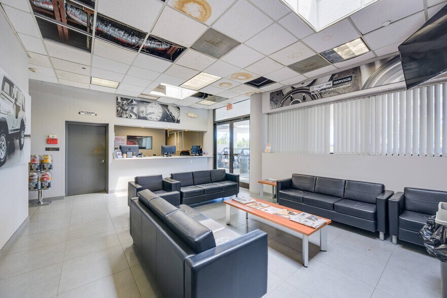 More Photos Of 691 County Road 39A, Southampton Auto Dealership For Lease