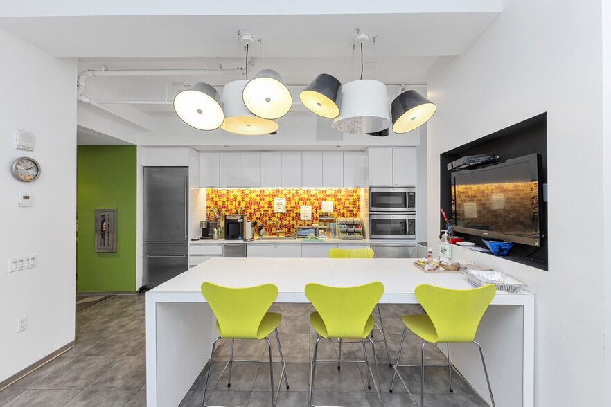More Photos Of 40 Rector St, New York Office For Sale