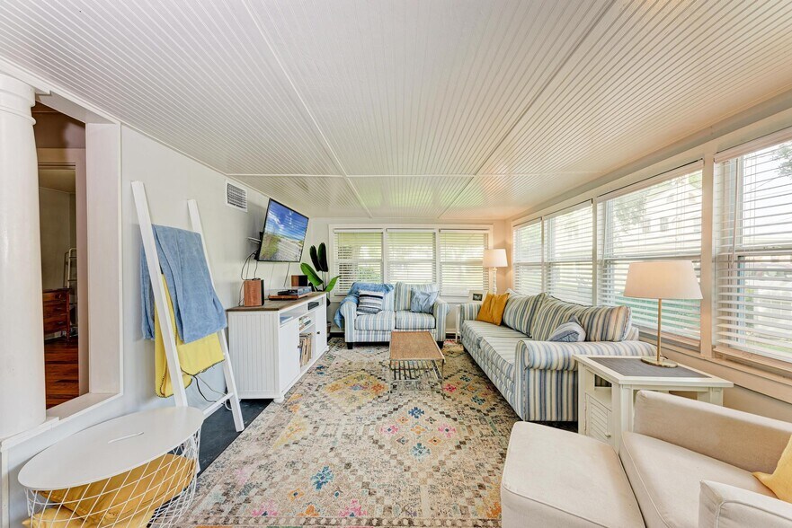 More Photos Of 1533 1st Avenue Dr W, Bradenton Multifamily For Sale