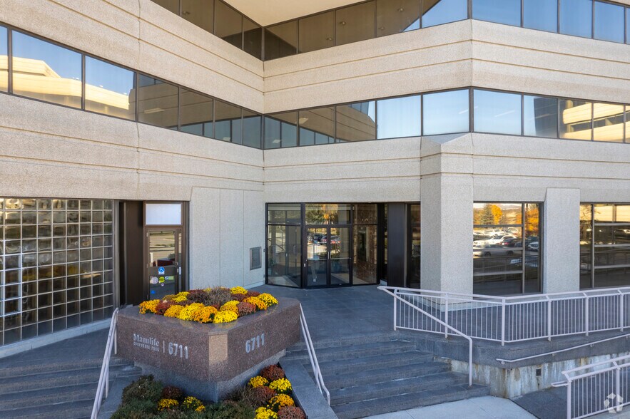 More Photos Of 6711 Mississauga Rd, Mississauga Office For Lease