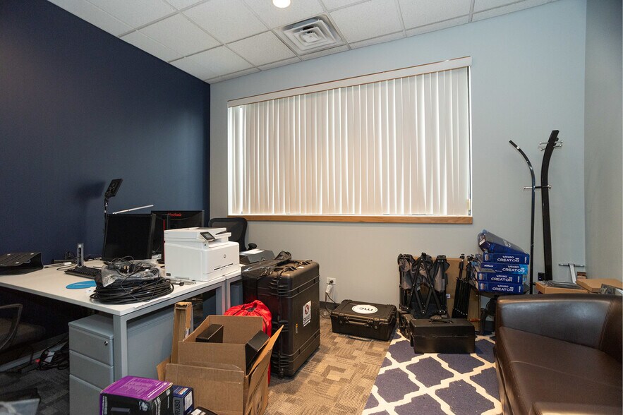 More Photos Of 248 N Leavitt St, Chicago Loft Creative Space For Lease