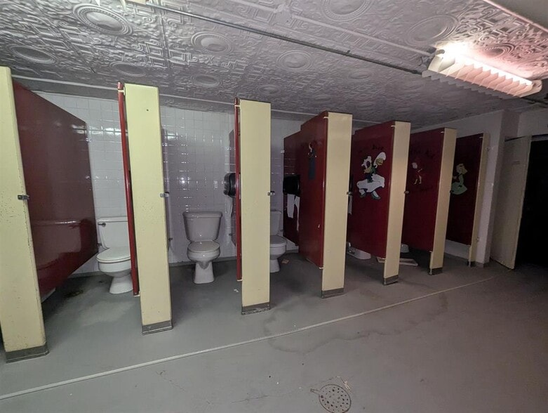 More Photos Of 16 Central st, Claremont Specialty For Sale