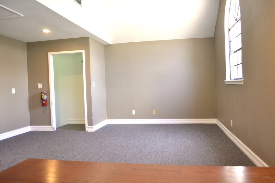 More Photos Of 217 W Seminole Ave, Melbourne Office For Lease