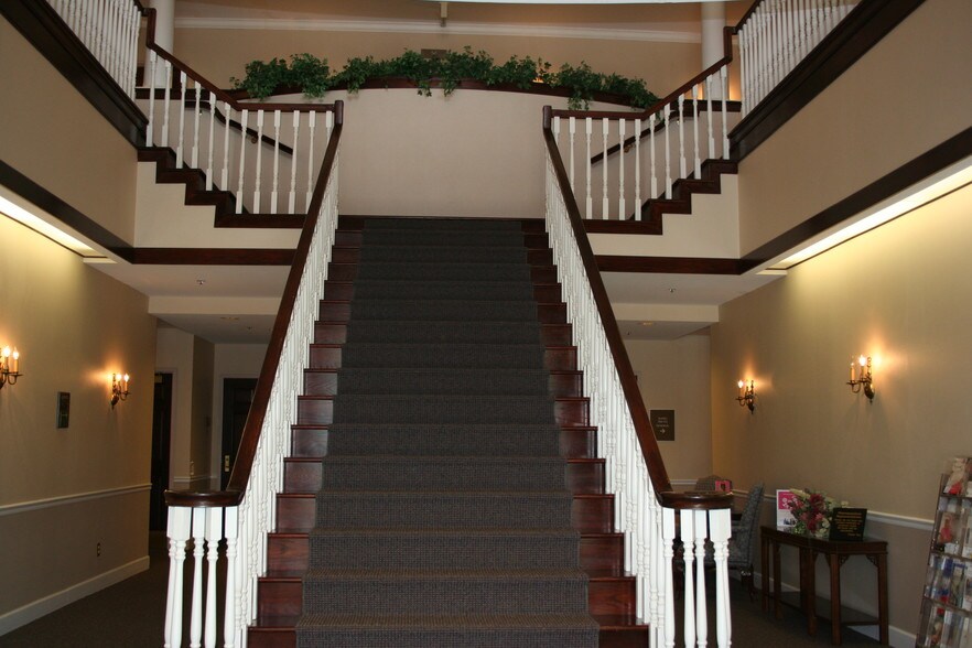 More Photos Of 1650 W Oak St, Zionsville Medical For Lease
