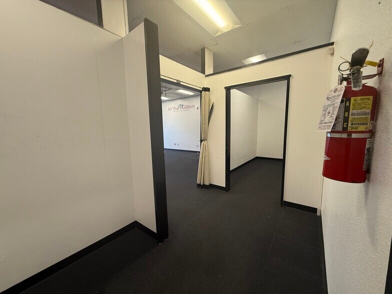 More Photos Of 13185 SW Pacific Hwy, Tigard Freestanding For Lease