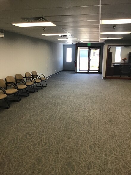 More Photos Of 435 W 194th St, Glenwood Manufacturing For Lease