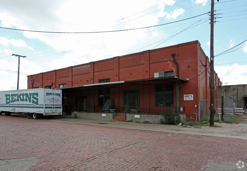 More Photos Of 310 S 9th St, Corsicana Manufacturing For Sale