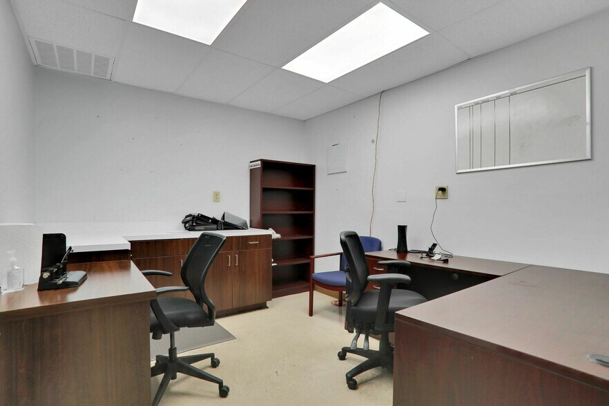 More Photos Of 1712-1736 University Blvd S, Jacksonville Medical For Sale