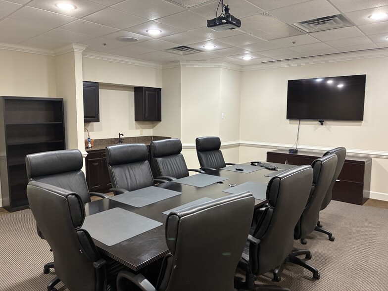 More Photos Of 2385 Satellite Blvd, Duluth Office Residential For Lease