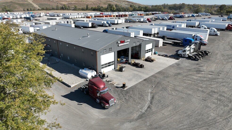 More Photos Of 895 Madison Rd, East Saint Louis Truck Terminal For Sale