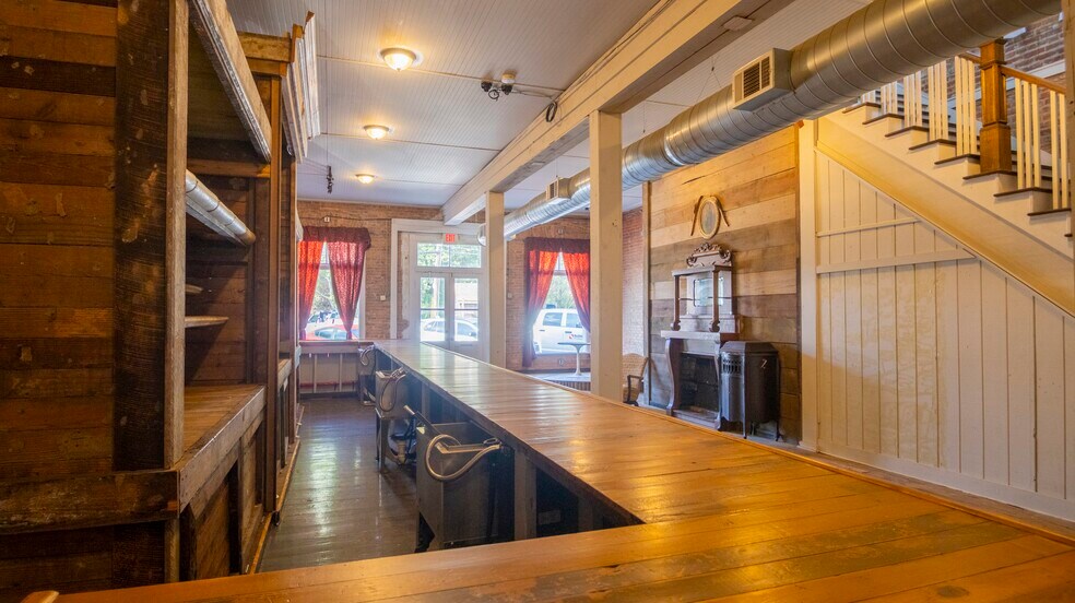 More Photos Of 20 Spring Rd, Molena Storefront For Sale