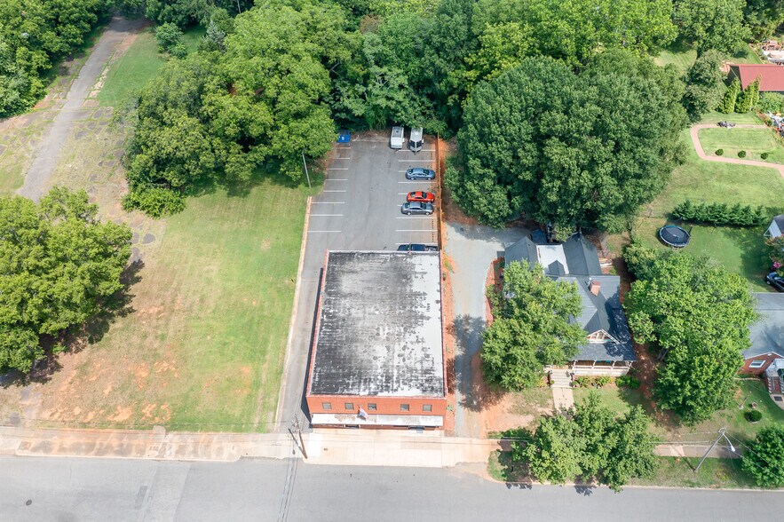 More Photos Of 426-430 Western Ave, Statesville Freestanding For Sale