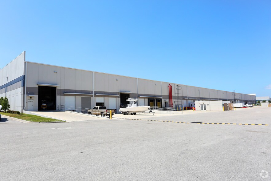 More Photos Of 7910 25th Ct E, Sarasota Warehouse For Lease