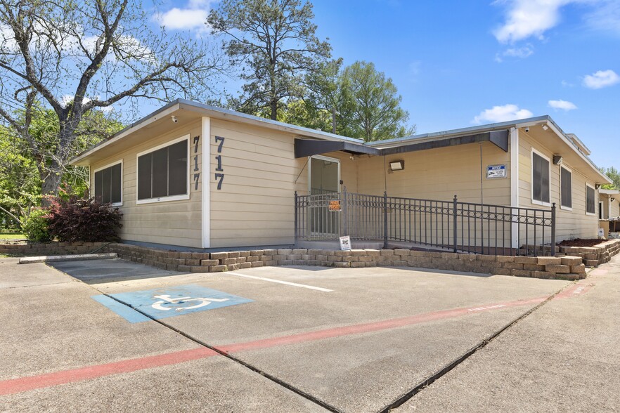 Primary Photo Of 717 Cedar Bayou Rd, Baytown Office Residential For Lease