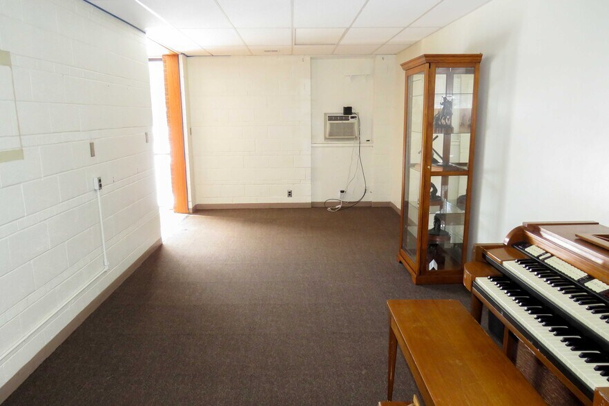 More Photos Of 1245 S Fabrique Dr, Wichita Flex For Sale