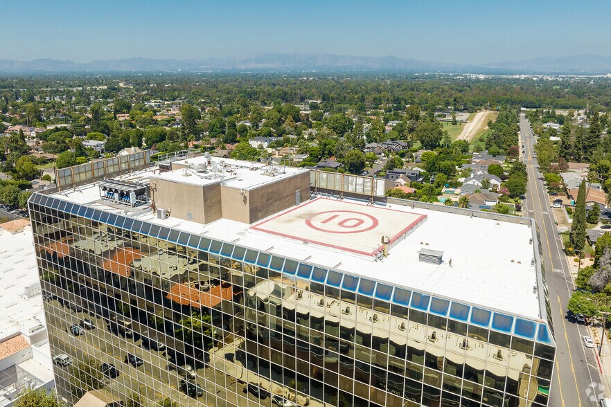 More Photos Of 16311 Ventura Blvd, Encino Office For Sale