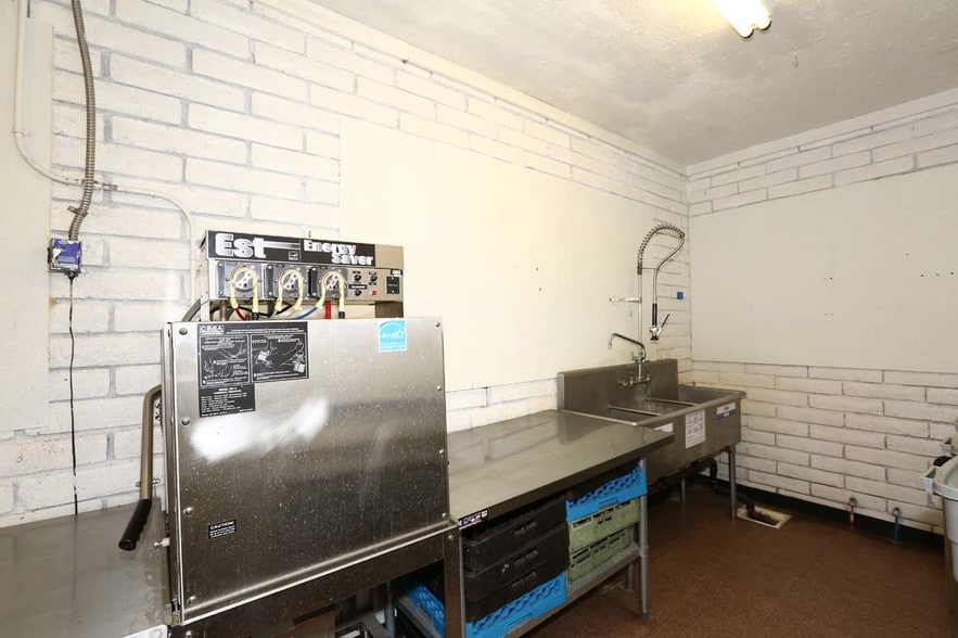 More Photos Of 7783 W Ralls Dr, Strawberry Restaurant For Sale