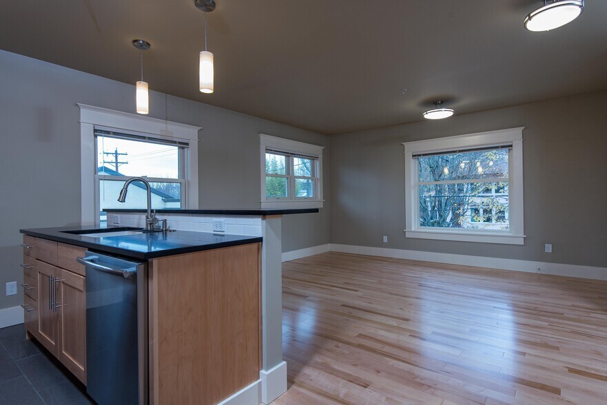 More Photos Of 2520 SE Madison St, Portland Apartments For Sale