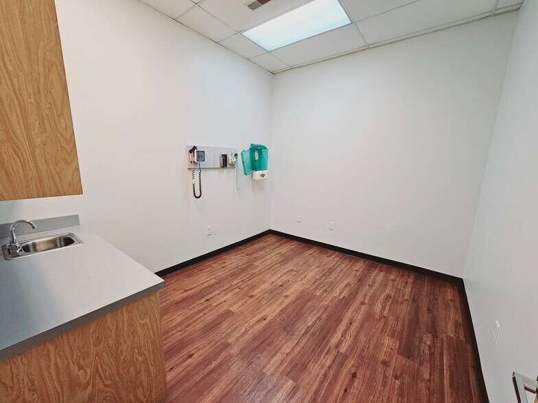 More Photos Of 3801-3807 Bergenline Ave, Union City Storefront Retail Office For Lease