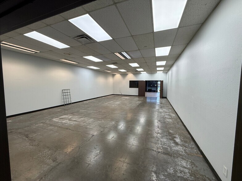 More Photos Of 8031-8081 Orangethorpe Ave, Buena Park Showroom For Lease