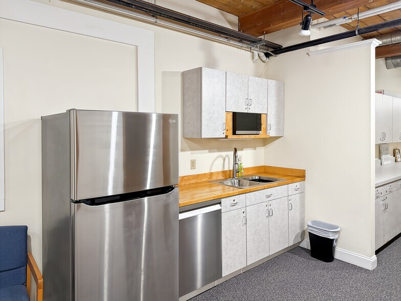 More Photos Of 322 W Main St, Tilton Coworking Space