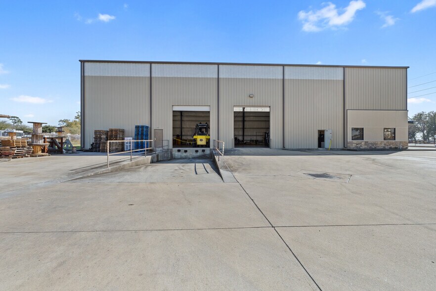 More Photos Of 2023 Humble Westfield Rd, Houston Warehouse For Sale