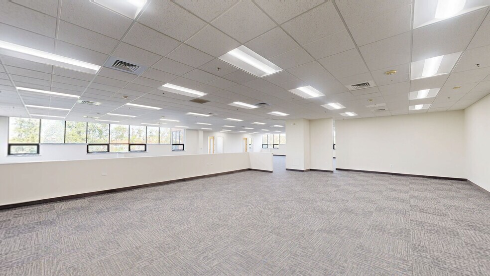 More Photos Of 1 Greenwich St, Stewartsville Medical For Lease