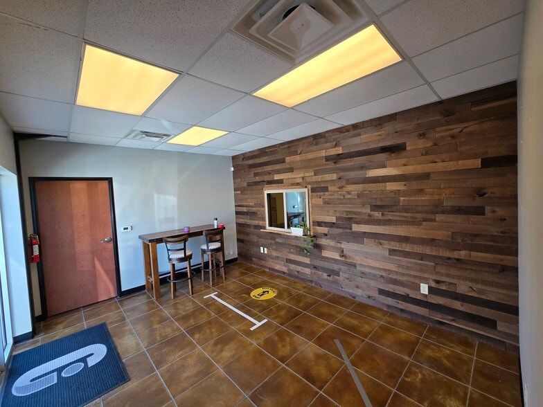 More Photos Of 103 Tradesmen Dr, Hutto Warehouse For Sale