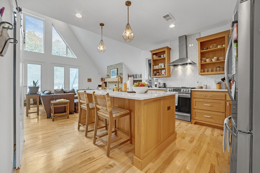 More Photos Of 446724 E 390 Rd, Langley Hotel For Sale