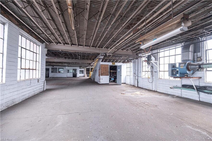 More Photos Of 1439 Sunset Blvd, Steubenville Light Manufacturing For Sale