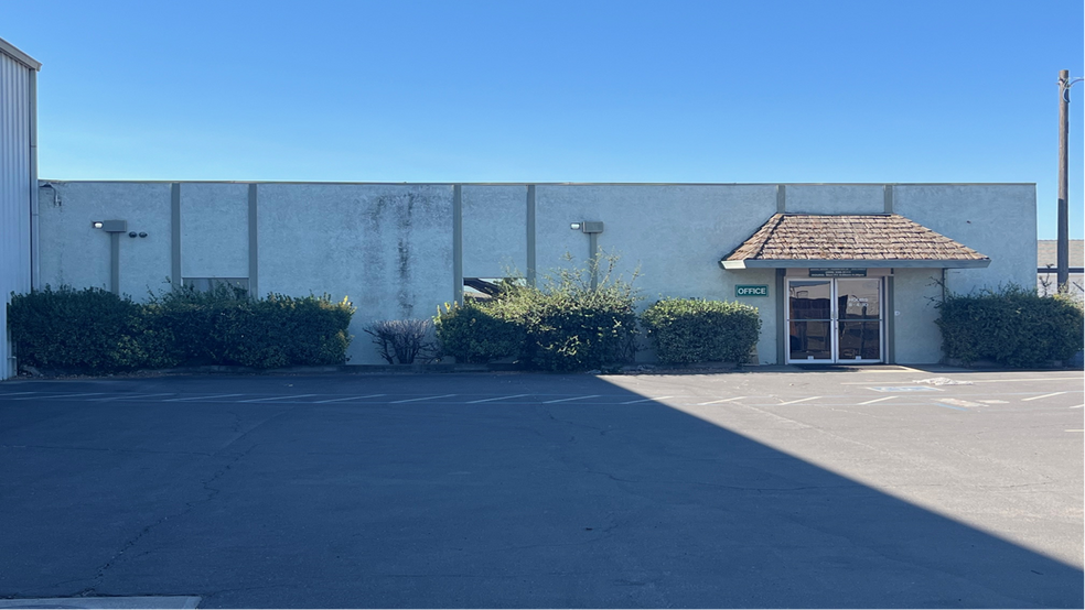 More Photos Of 136 Flamingo Dr, Modesto Warehouse For Lease