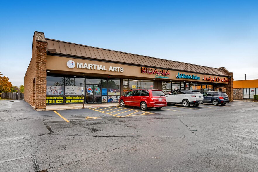 More Photos Of 1049-1093 N Salem Dr, Schaumburg Unknown For Lease