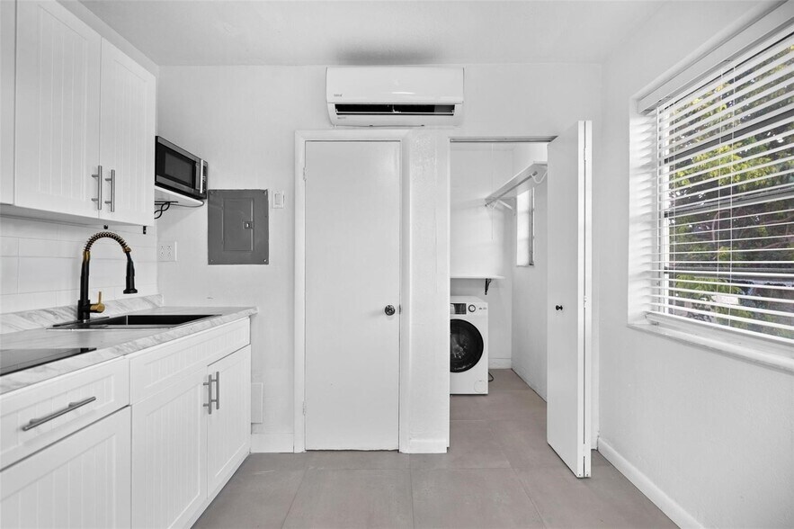 More Photos Of 2822 Pine Tree Dr, Miami Beach Apartments For Sale