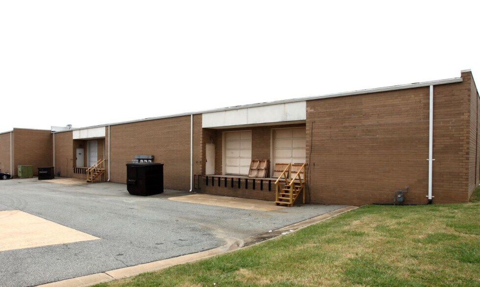 More Photos Of 2906-2924 Baltic Ave, Greensboro Industrial For Lease