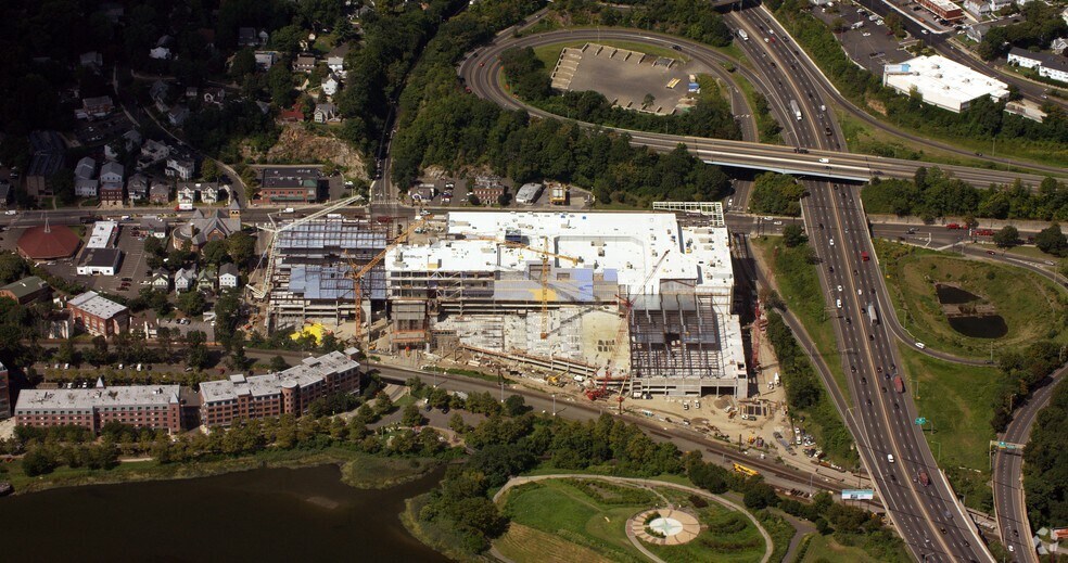 More Photos Of 56 Putnam Ave, Norwalk Unknown For Lease