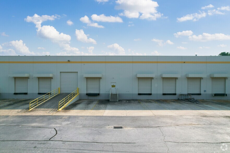 More Photos Of 3765 Atlanta Industrial Dr NW, Atlanta Warehouse For Lease