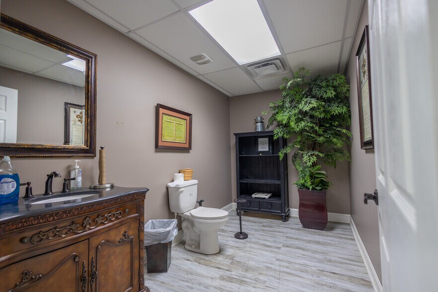 More Photos Of 252 Commerce Dr, Tompkinsville Warehouse For Sale