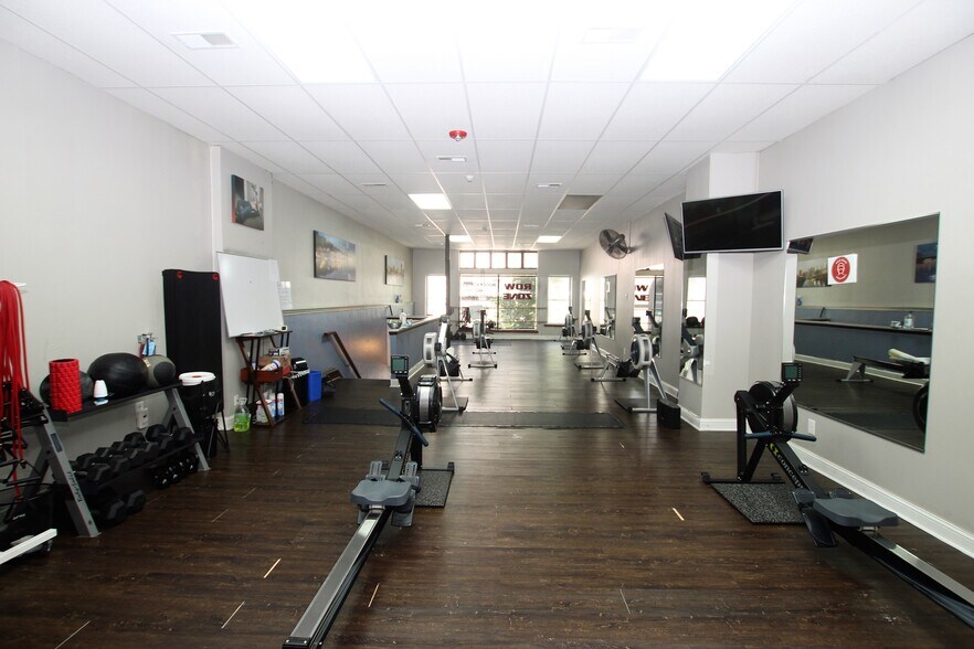 More Photos Of 2006 Chestnut St, Philadelphia Storefront Retail Office For Lease