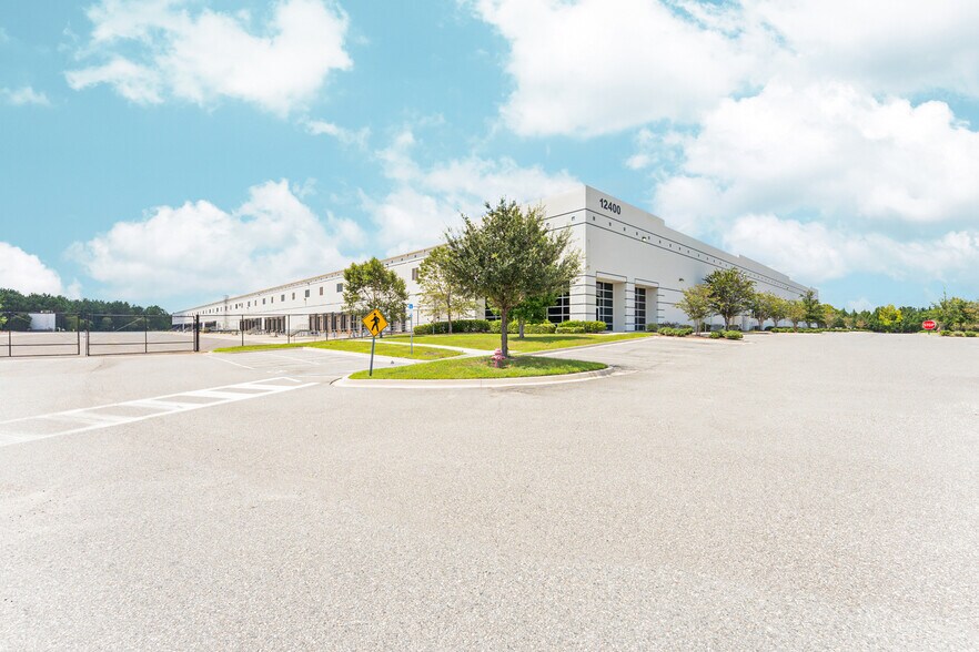 More Photos Of 12400 Presidents Ct, Jacksonville Warehouse For Lease