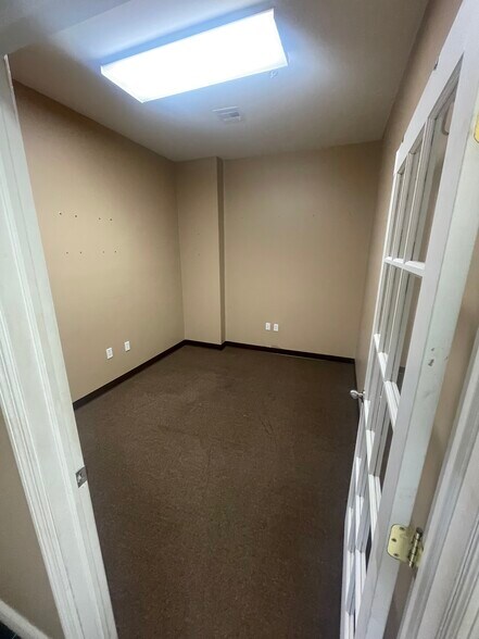 More Photos Of 180 Ferry St, Newark Storefront Retail Office For Lease