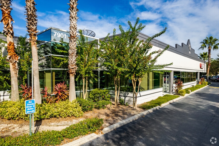 More Photos Of 7901 Kingspointe Pky, Orlando Showroom For Sale