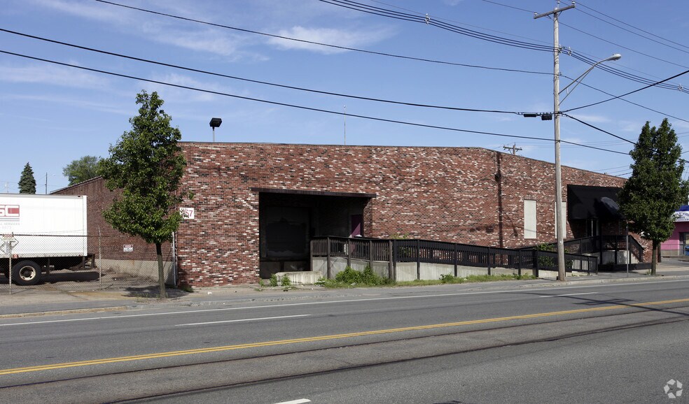 More Photos Of 257 Allens Ave, Providence Bar For Sale