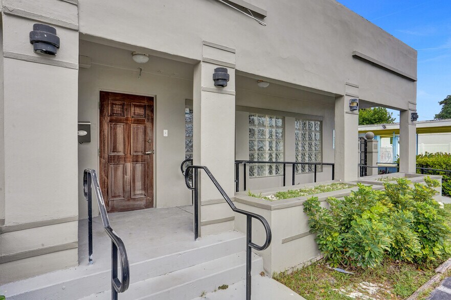 More Photos Of 51 E Commercial Blvd, Fort Lauderdale Medical For Sale