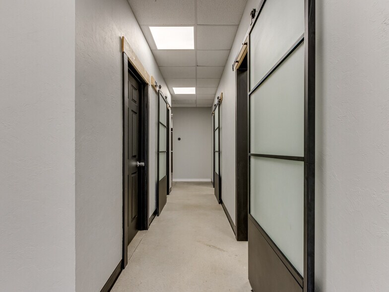 More Photos Of 120 SE 19th St, Moore Storefront For Lease