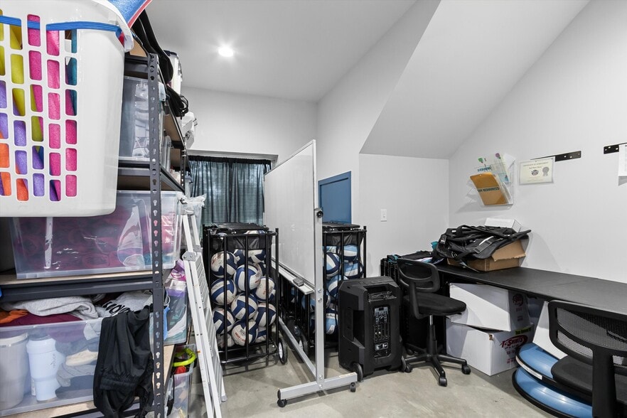 More Photos Of 12110 Old Montgomery Rd, Willis Light Distribution For Sale