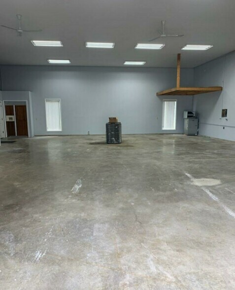 More Photos Of 2627 Cedar St, Quincy Warehouse For Sale